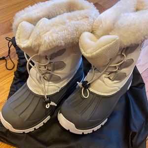 Kids unisex snow boots!